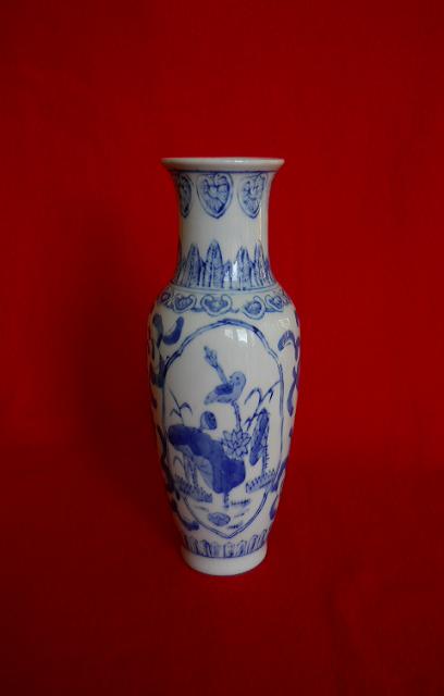 Фото 2. Китайская фарфоровая ваза для цветов