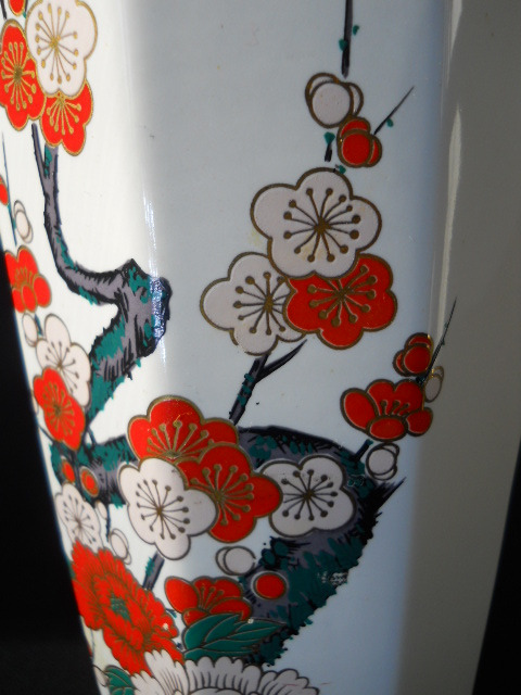 Фото 11. Ваза фарфоровая Японская с изображением цветущая сакуры
