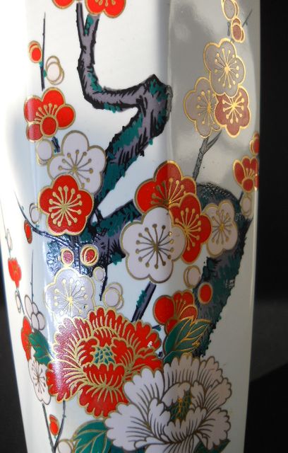 Фото 13. Ваза фарфоровая Японская с изображением цветущая сакуры