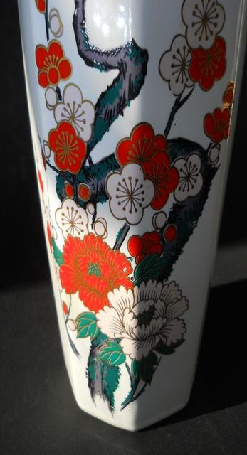Фото 14. Ваза фарфоровая Японская с изображением цветущая сакуры