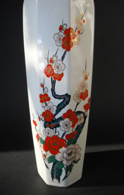 Фото 2. Ваза фарфоровая Японская с изображением цветущая сакуры