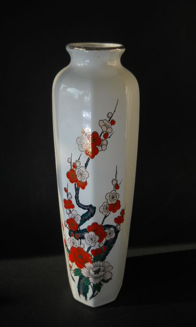 Фото 4. Ваза фарфоровая Японская с изображением цветущая сакуры