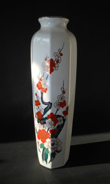 Фото 6. Ваза фарфоровая Японская с изображением цветущая сакуры
