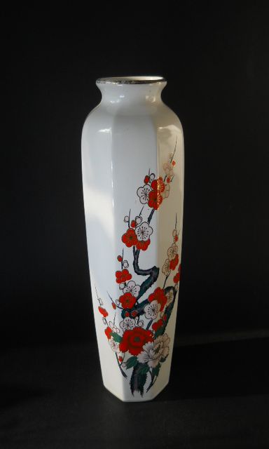 Фото 7. Ваза фарфоровая Японская с изображением цветущая сакуры