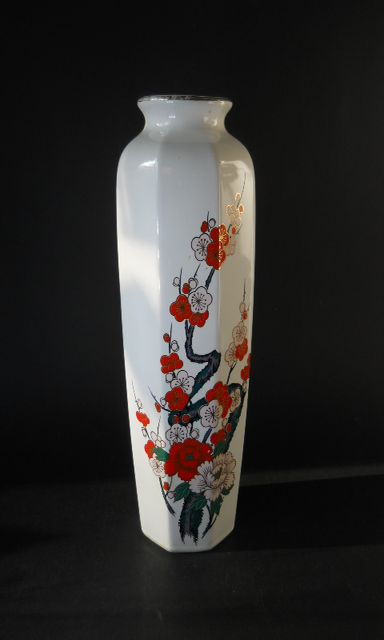 Фото 8. Ваза фарфоровая Японская с изображением цветущая сакуры