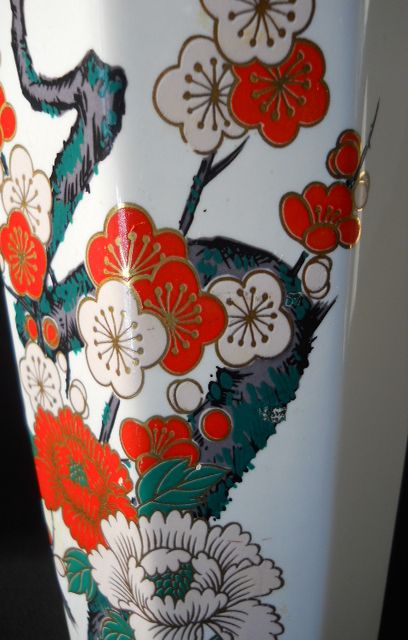 Фото 9. Ваза фарфоровая Японская с изображением цветущая сакуры