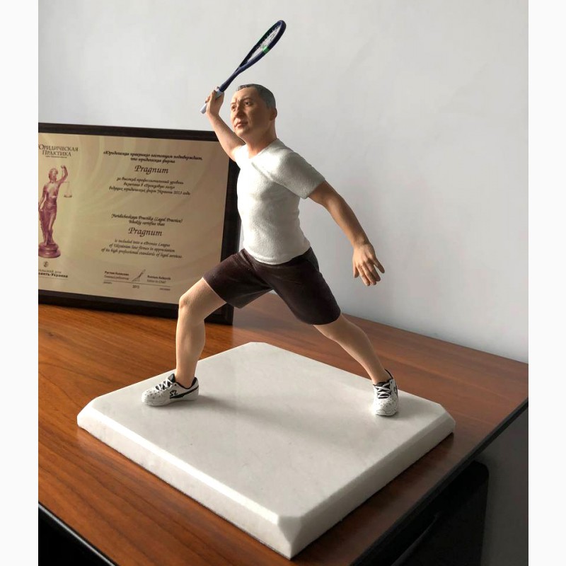 Фото 3. Шаржевая статуэтка теннисиста, производство шаржевых статуэток на заказ