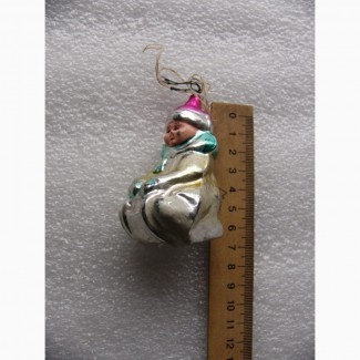 Ёлочная игрушка мальчик на санках, 50-е г. СССР