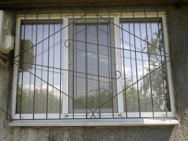Фото 5. Кованые решетки на окна и двери Луцк