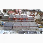 Коллекция миниатюрных моделей города и железной дороги