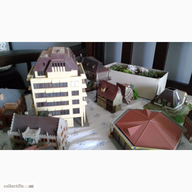 Фото 9. Коллекция миниатюрных моделей города и железной дороги