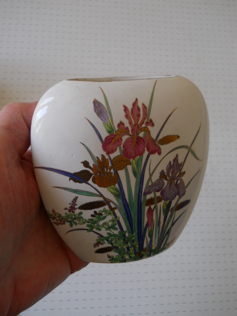 Фото 10. Миниатюрная вазочка для цветов Ирис