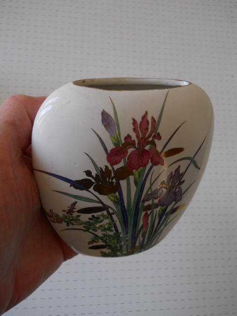 Фото 11. Миниатюрная вазочка для цветов Ирис