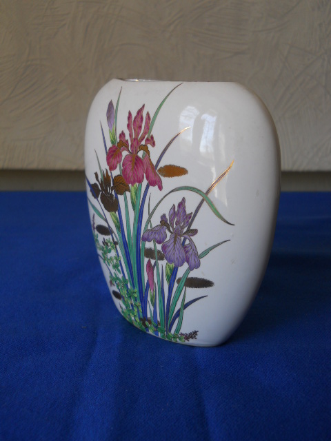 Фото 2. Миниатюрная вазочка для цветов Ирис