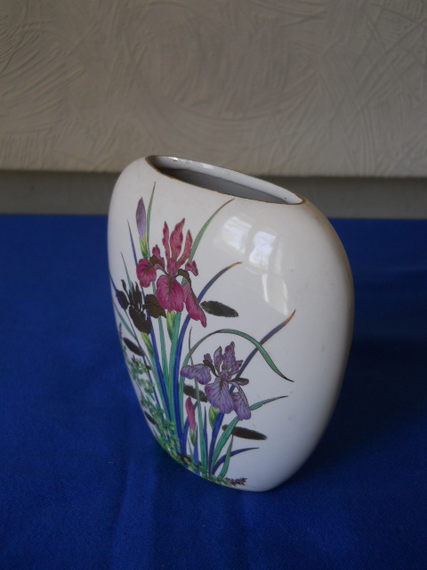 Фото 3. Миниатюрная вазочка для цветов Ирис