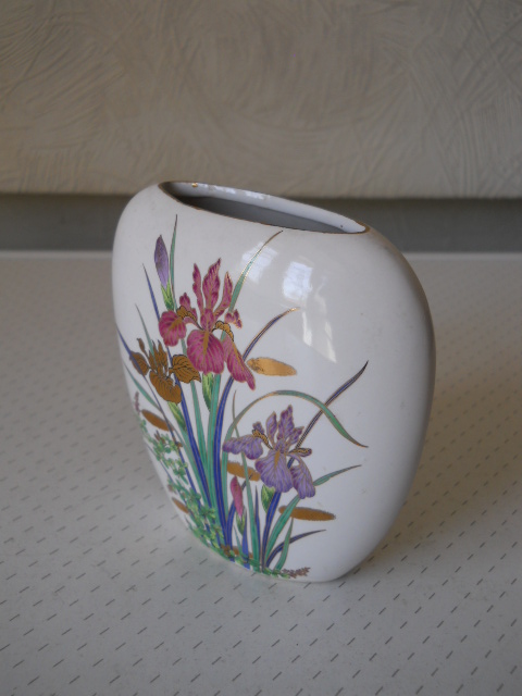 Фото 8. Миниатюрная вазочка для цветов Ирис