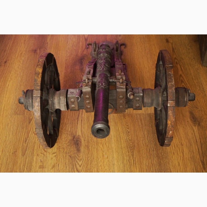 Фото 2. Макет салютной пушки -фальконет 1743 г, с двухглавым орлом