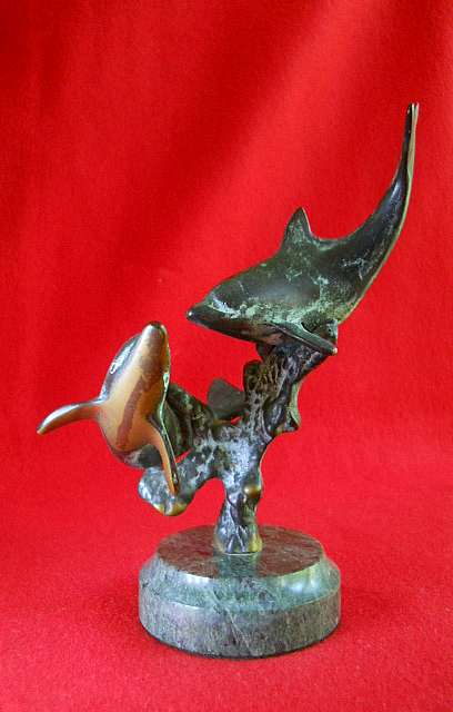 Винтажная бронзовая статуэтка дельфинов