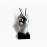 Наградные статуэтки на заказ, статуэтки в виде жеста Peace