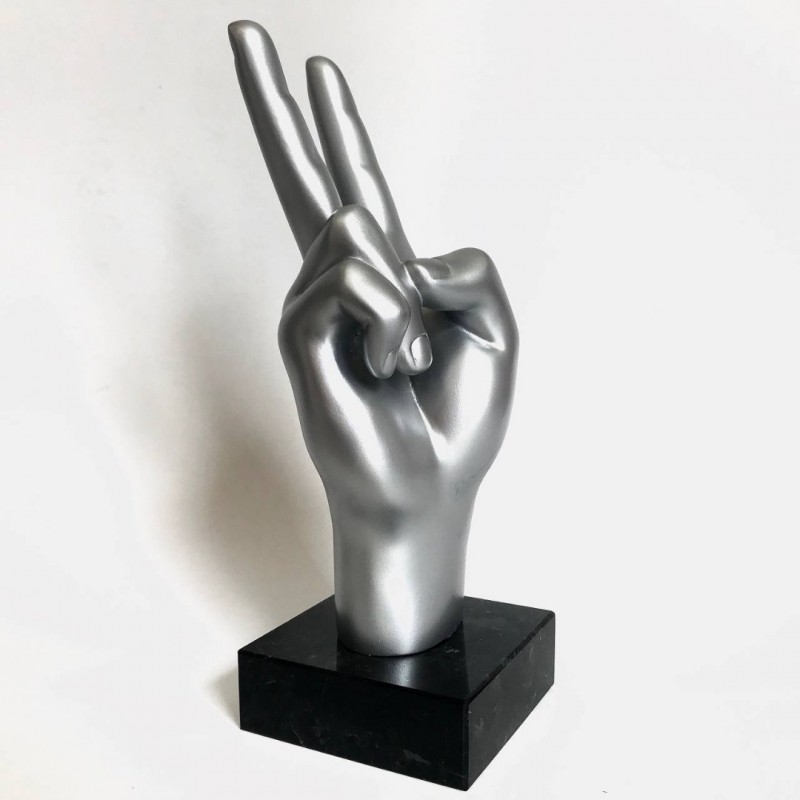 Фото 3. Наградные статуэтки на заказ, статуэтки в виде жеста Peace