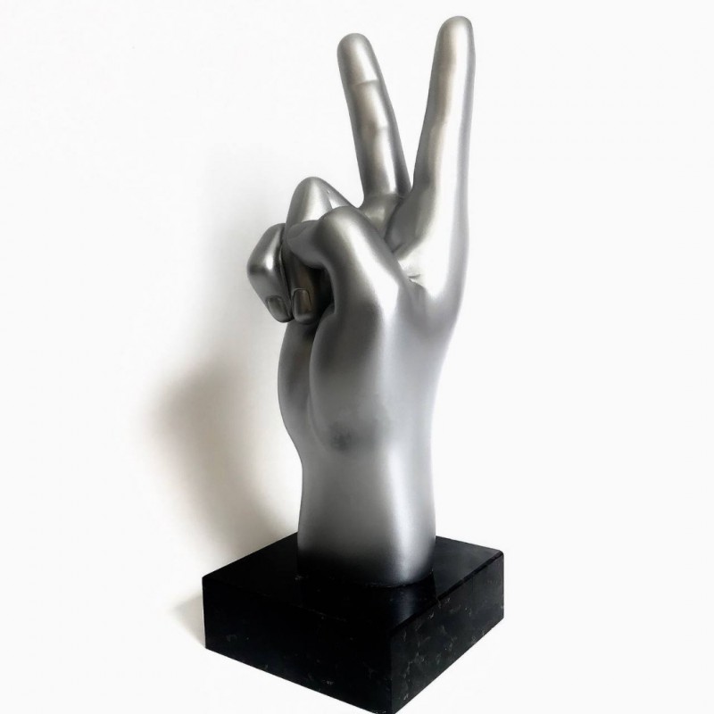 Фото 4. Наградные статуэтки на заказ, статуэтки в виде жеста Peace