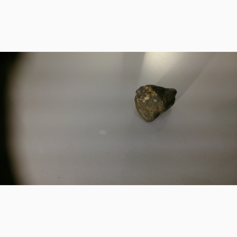 Фото 3. Метеорит металлический