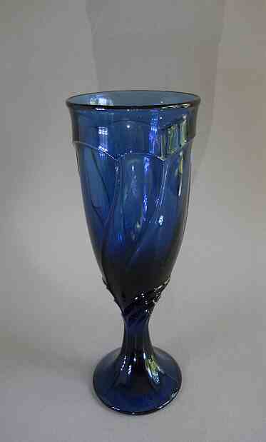 Фото 2. Винтажный бокал из тёмно синего Муранского стекла